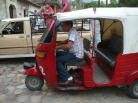 všudepřítomné tříkolky, Copan, Honduras