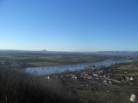 Výhled na Lovosice a vrcholky Českého středohoří