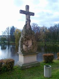 socha Ježíše na kříži