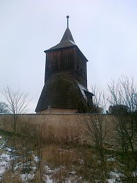 Dřevěná zvonice v Přelíci.