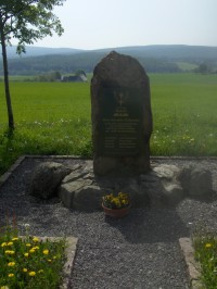 Památník zavražděných lesníků v roce 1945.