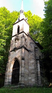 Lesní kaple Ledebourů.