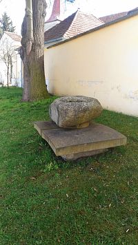 Bludný kámen v Budyni nad Ohří.