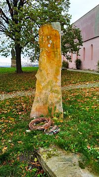 Menhir v Mělníku.