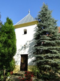 kaplička Nar. Panny Marie v obci Lubě