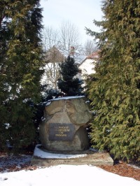 památník obětem válek v místní části Skřivánkov