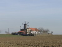větrný mlýn u obce Hačky u Bohuslavic