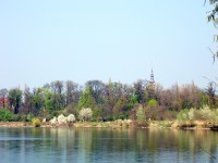 vež Tovačovského zámku nad Skašovským rybníkem