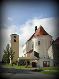 kostel a věž po opravě 10/2014