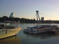 Dunaj, lodě a most