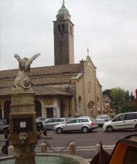 Asolo - velká fontána s okřídleným lvem sv. Marka