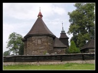 Veliny - dřevěný kostel sv. Mikuláše se zvonicí