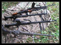 ukázka různých zbraní