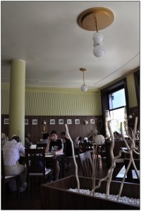 restaurace na náměstí v BRANDÝSE n.L.