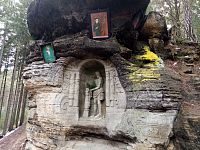 skalní reliéf v údolí Samoty