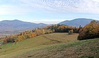 Výhledy na Beskydy od vrcholku Opálená-vlevo Lysá hora, vpravo hora Smrk