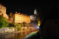 Český Krumlov uvnitř hradeb je večer krásný a romantický- NÁDHERA