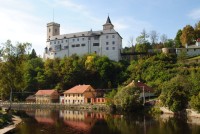 Pohled na hrad z města Rožmberk