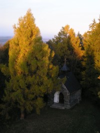 Kaplička na vrcholu z rozhledny