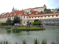 Pražský hrad - pohled z Valdštejnské zahrady