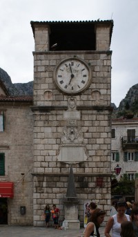 hodinová věž ze 17. století