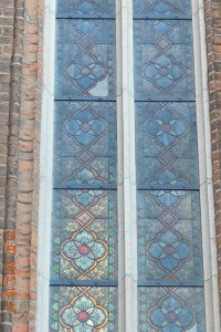 výplň oken - barevná mozaika