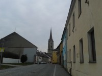 ulice ke kostelu Sv.Tomáše