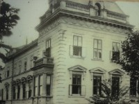 stara dobova fotografie na budove-soucast mestskeho okruhu
