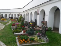 hřbitov z druhé strany