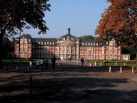 Zámek a hlavní budova univerzity v jednom