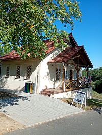 Zřícenina hradu a zámek Klenová