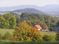 pohled na varnsdorfský Hrádek od rumburského Strážného vrchu