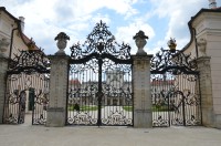 vstupní brána do zámku 