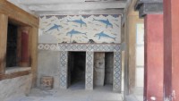 freska delfínů vyjadřuje důležitost moře a obchodu