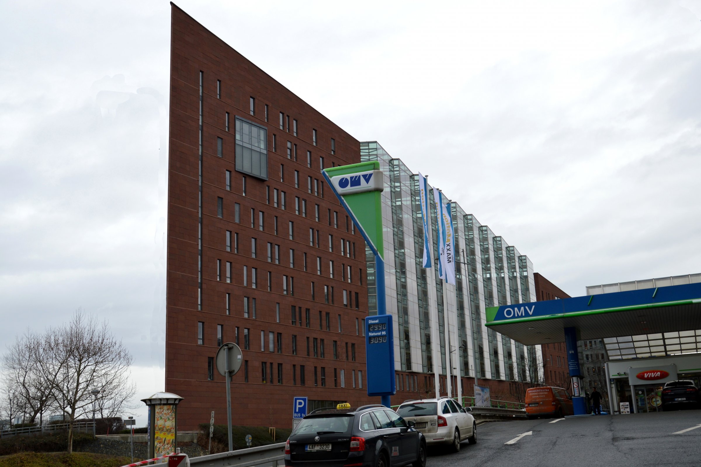 Danube House, špičatá budova… Dům, budova Turistika.cz