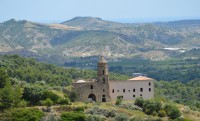 Tursi - pohled na klášter v rekonstrukci