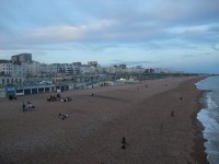 Oblázková pláž v Brightonu