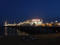 Brighton Pier v noci