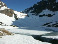 Soubor 1. – 4.: Foceno 9. 4. 2009 ve Vysokých Tatrách (Slovensko) ve Velické dolině. Místy jsou sněhové tunely vysoké až 4 metry. Velické pleso je částečně zaledněné, rovněž Velický vodopád, který byl ještě pod sněhem. Horský hotel Sliezsky dom byl p