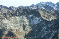 Vyšné Terianske pleso v dolině Nefcerka. Foceno ze štítu Kriváň.