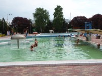 bazén s vodou střední teploty ve Velkém Mederu
