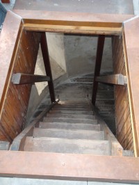 schody z vrcholu jenštejnské věže