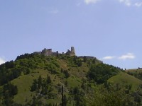 Čachtický hrad z obce Višňová