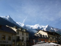 Pohled z Chamonix na masiv Mont Blanc
