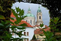 průhled na chrám Sv.Mikuláše