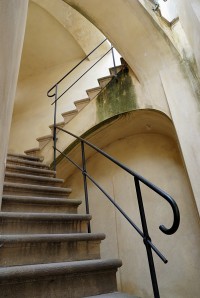 schodiště do nejhořejší části zahrady