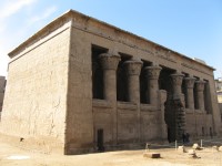 Esna - egyptský chrám na Nilu