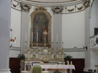 Interiér kostela v Civitelle