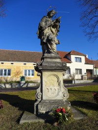 Kuchařovice - socha sv. Jana Nepomuckého