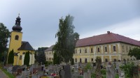 Police nad Metují - hřbitovní kaple a klášter